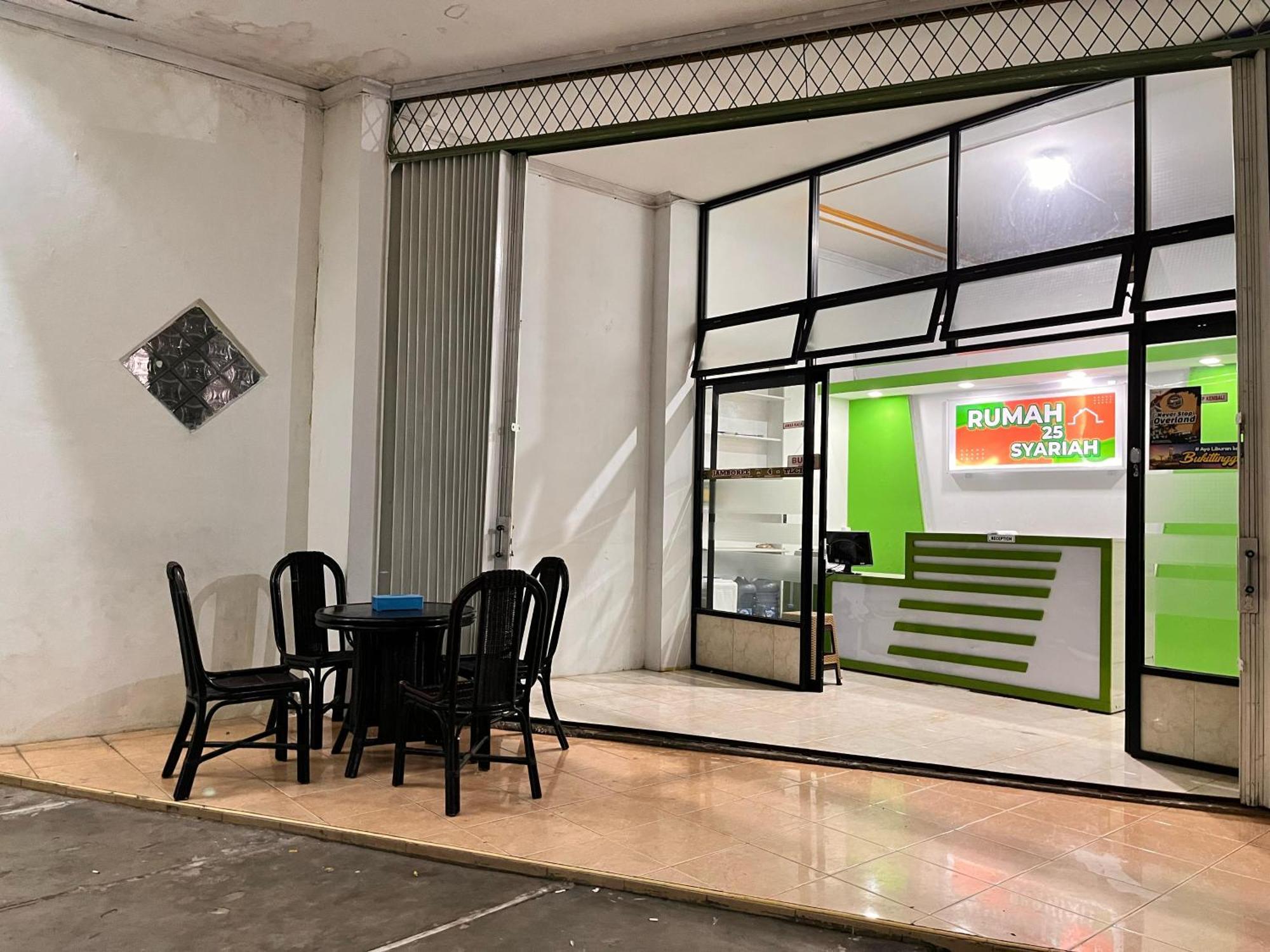 Rumah 25 Syariah Букиттинги Экстерьер фото